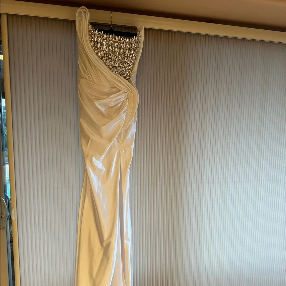 Albina Dyle white dress with crystals size small - Picture 1 of 4